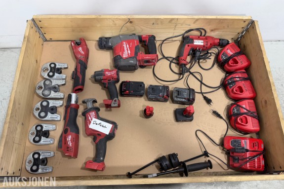 Milwaukee M12/M18 verktøy, batterier, ladere og Geberit Mapress pressbakker