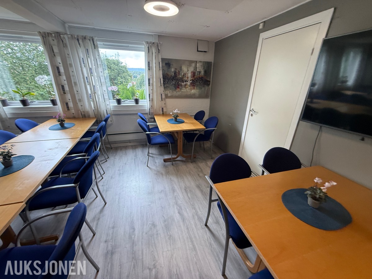 Philips TV med møbler – selges samlet