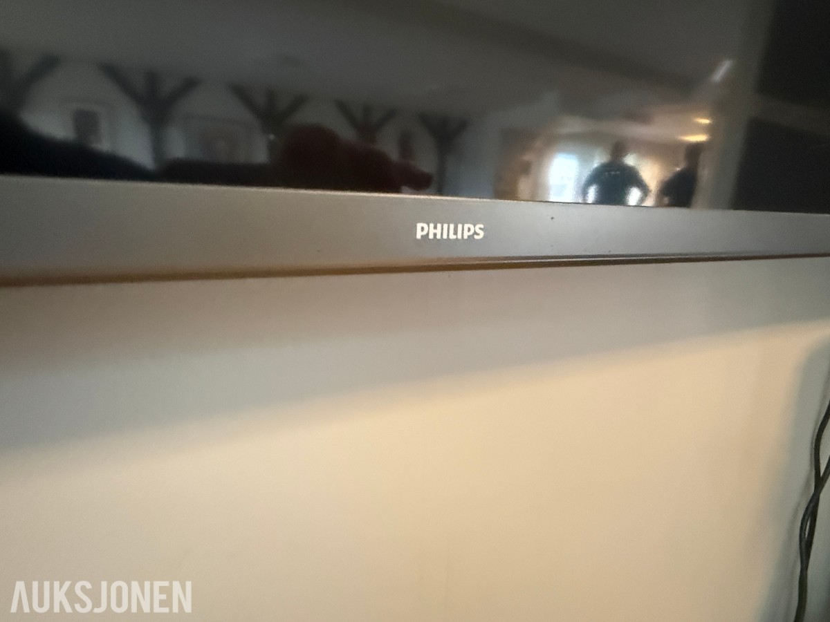 Philips TV med møbler – selges samlet