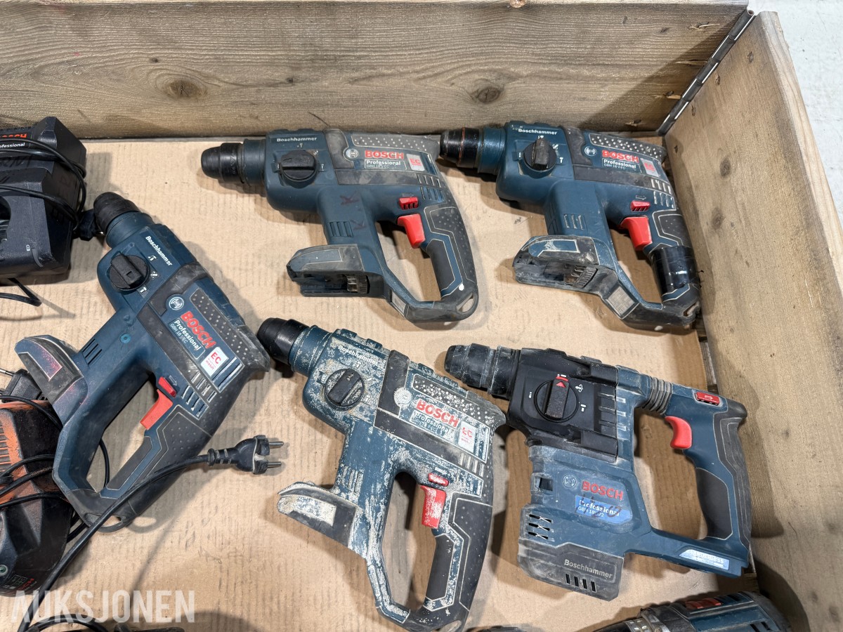 Større parti Bosch Professional 18V elektroverktøy, batterier og ladere
