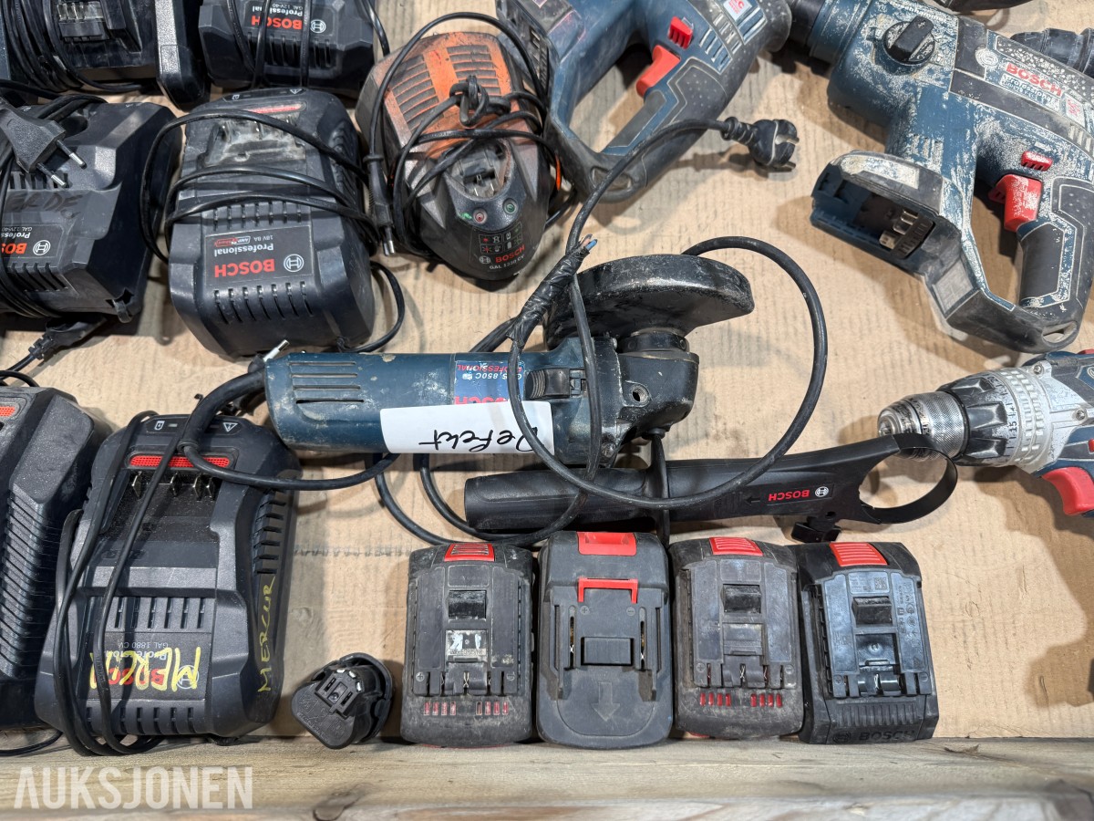 Større parti Bosch Professional 18V elektroverktøy, batterier og ladere