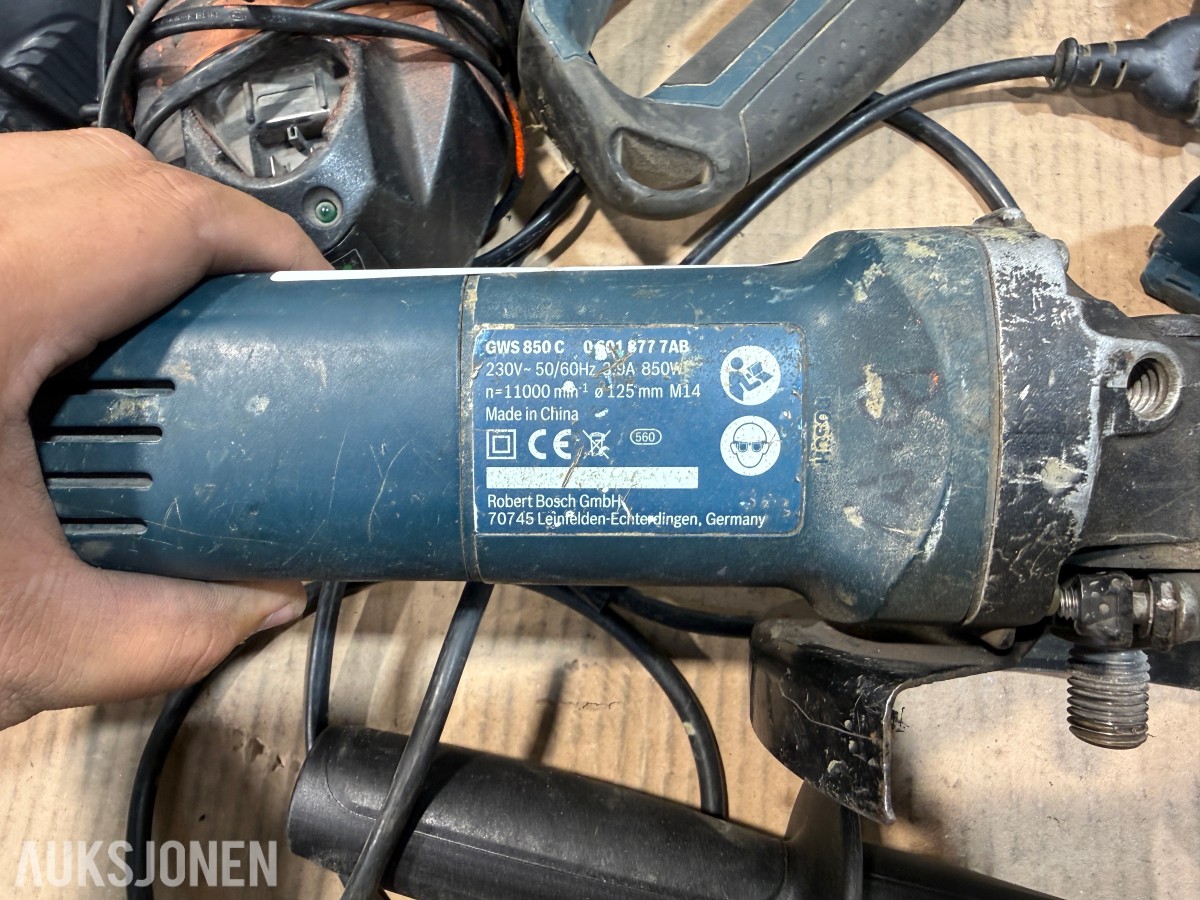 Større parti Bosch Professional 18V elektroverktøy, batterier og ladere