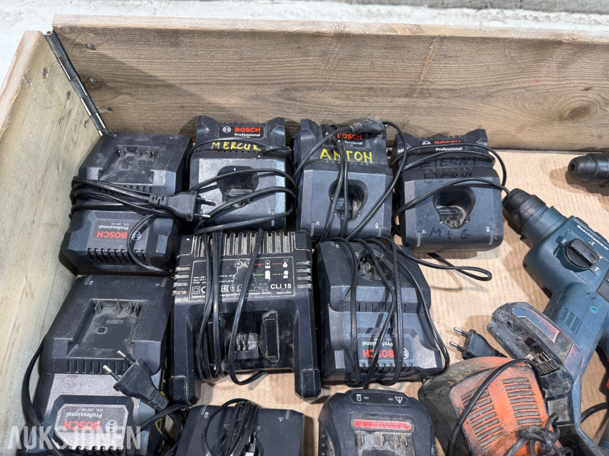 Større parti Bosch Professional 18V elektroverktøy, batterier og ladere