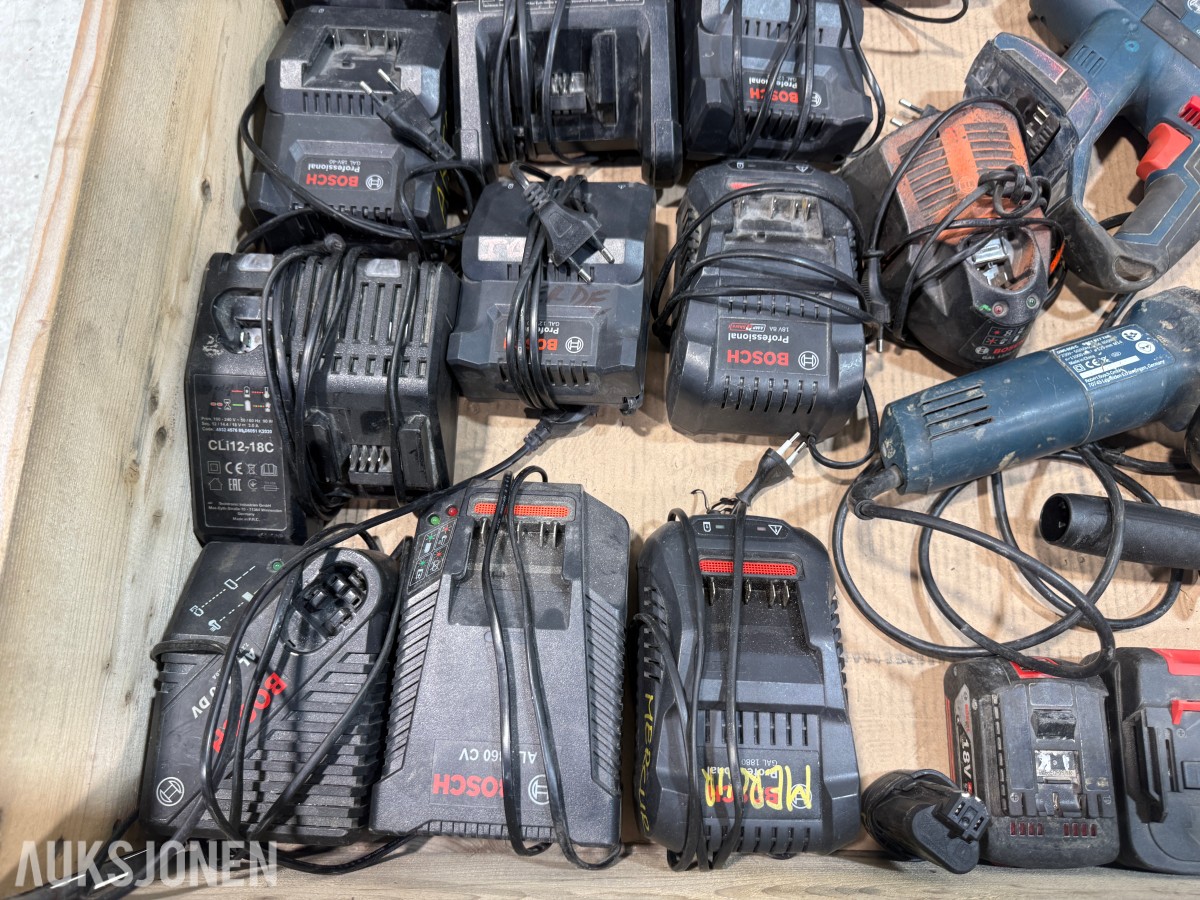 Større parti Bosch Professional 18V elektroverktøy, batterier og ladere
