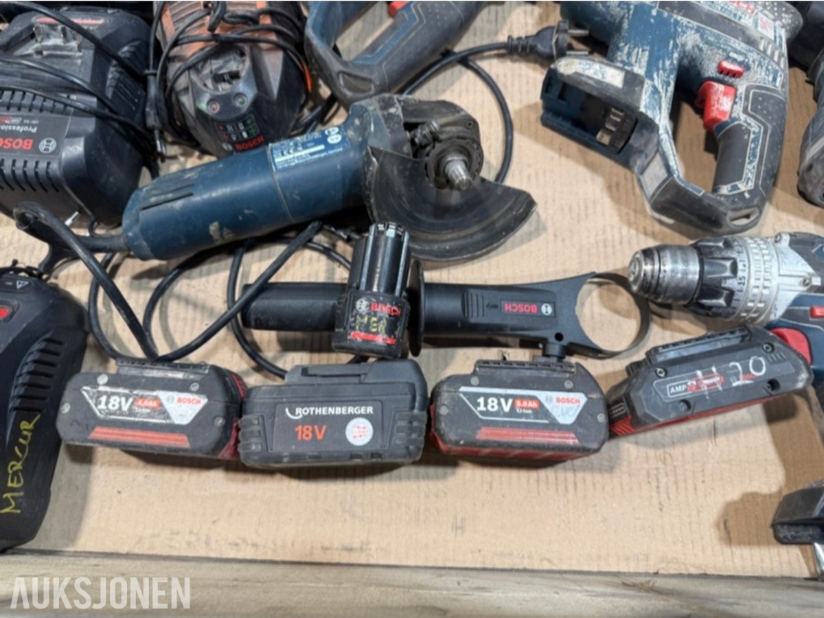 Større parti Bosch Professional 18V elektroverktøy, batterier og ladere
