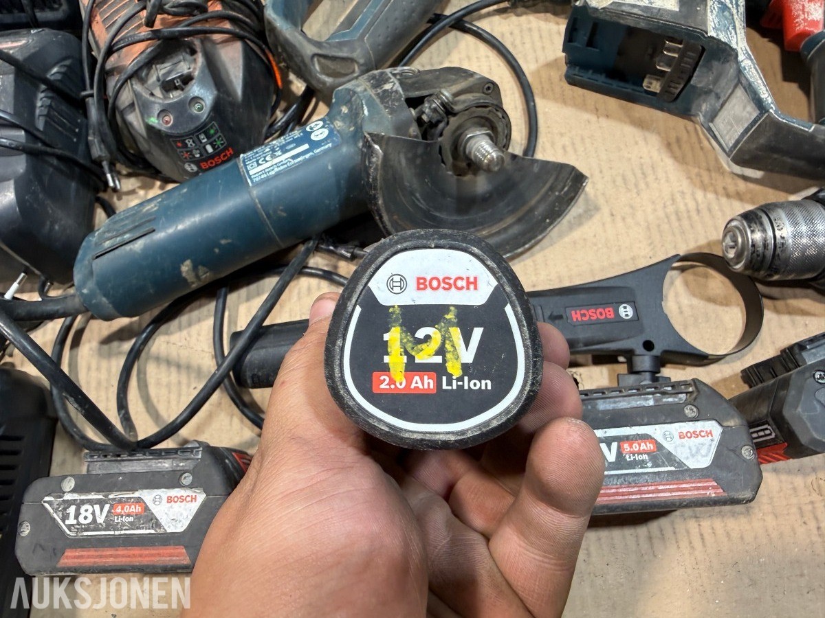 Større parti Bosch Professional 18V elektroverktøy, batterier og ladere