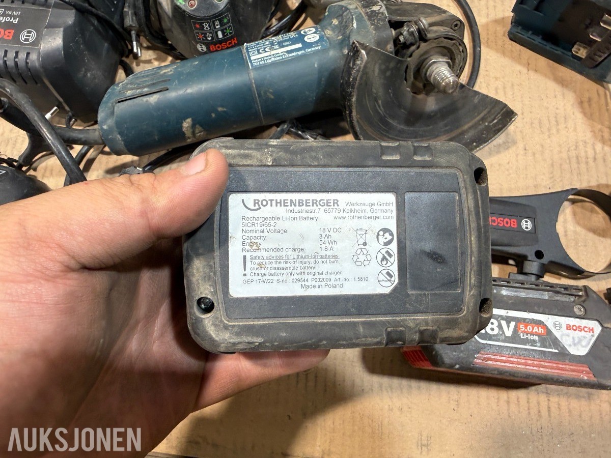 Større parti Bosch Professional 18V elektroverktøy, batterier og ladere