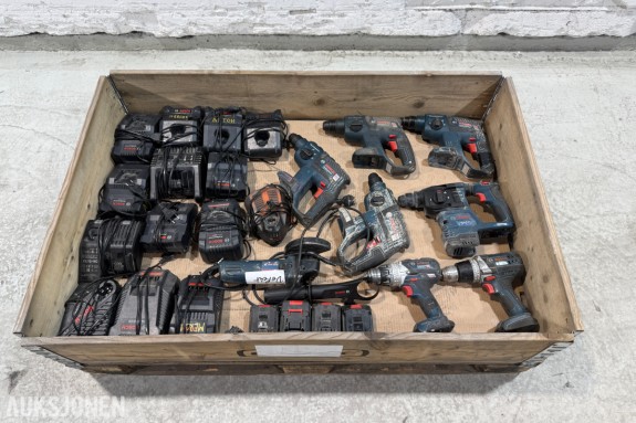 Større parti Bosch Professional 18V elektroverktøy, batterier og ladere
