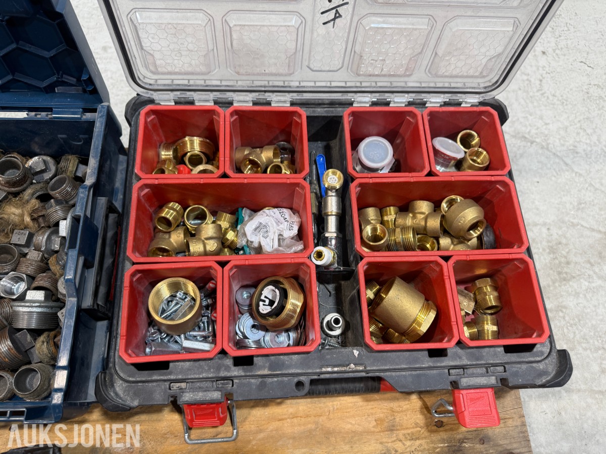 Milwaukee PACKOUT sortimentskasser med rørdeler og festemateriell
