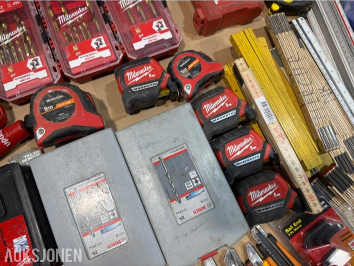Parti håndverktøy og forbruksmateriell – Milwaukee, Bahco, Bosch m.fl.