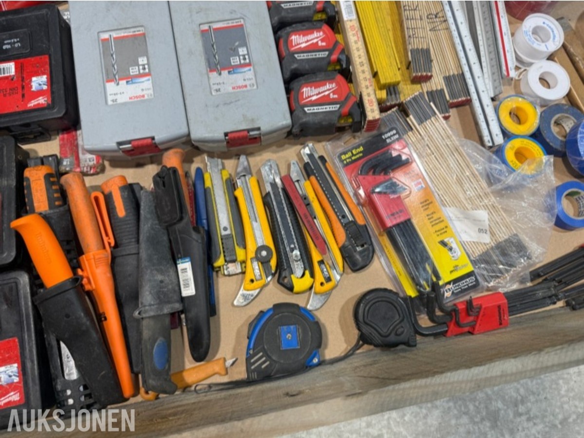 Parti håndverktøy og forbruksmateriell – Milwaukee, Bahco, Bosch m.fl.