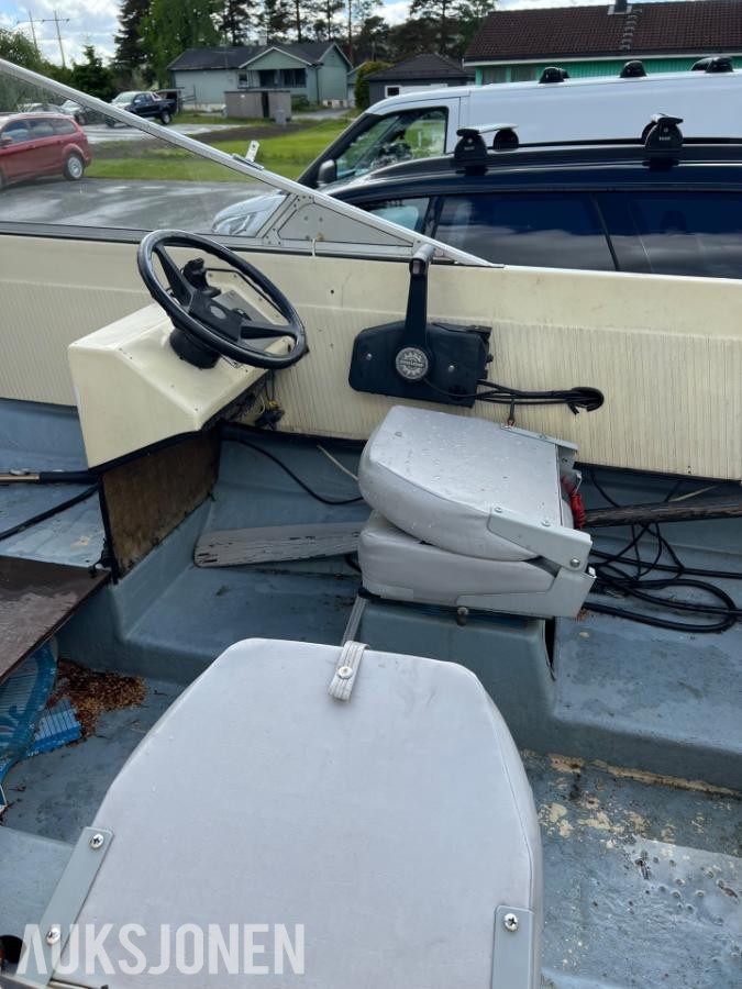 1990 SeaRay 160 båt med motor og henger