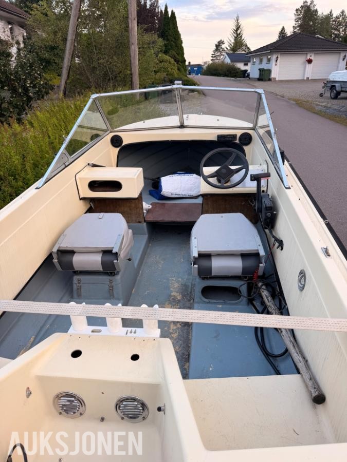 1990 SeaRay 160 båt med motor og henger