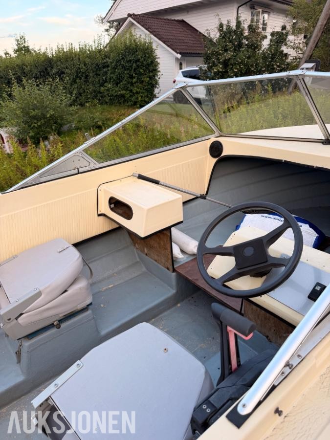 1990 SeaRay 160 båt med motor og henger
