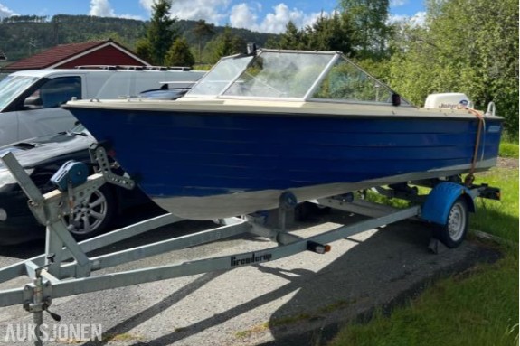 1990 SeaRay 160 båt med motor og henger