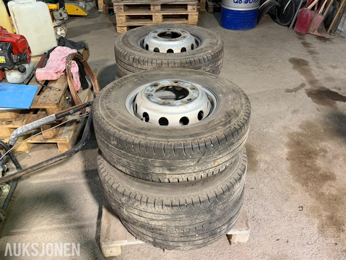 2019 6 stk Iveco felger med Michelin 225/75R16C sommerdekk