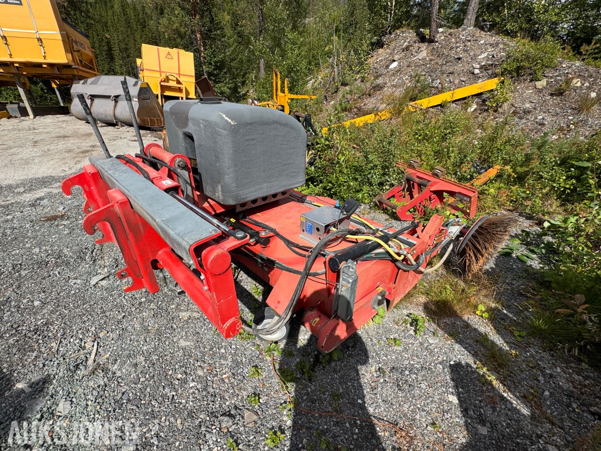 Ducker FKM 240 feiemaskin / kost med sidebørste
