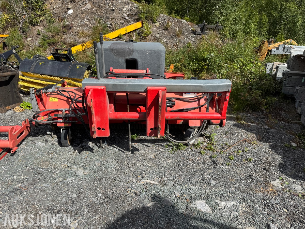 Ducker FKM 240 feiemaskin / kost med sidebørste