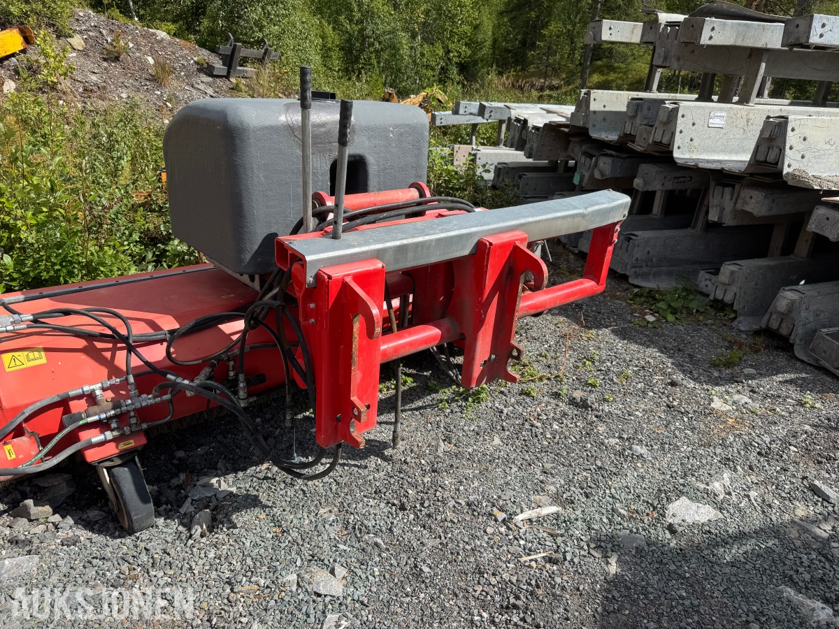 Ducker FKM 240 feiemaskin / kost med sidebørste
