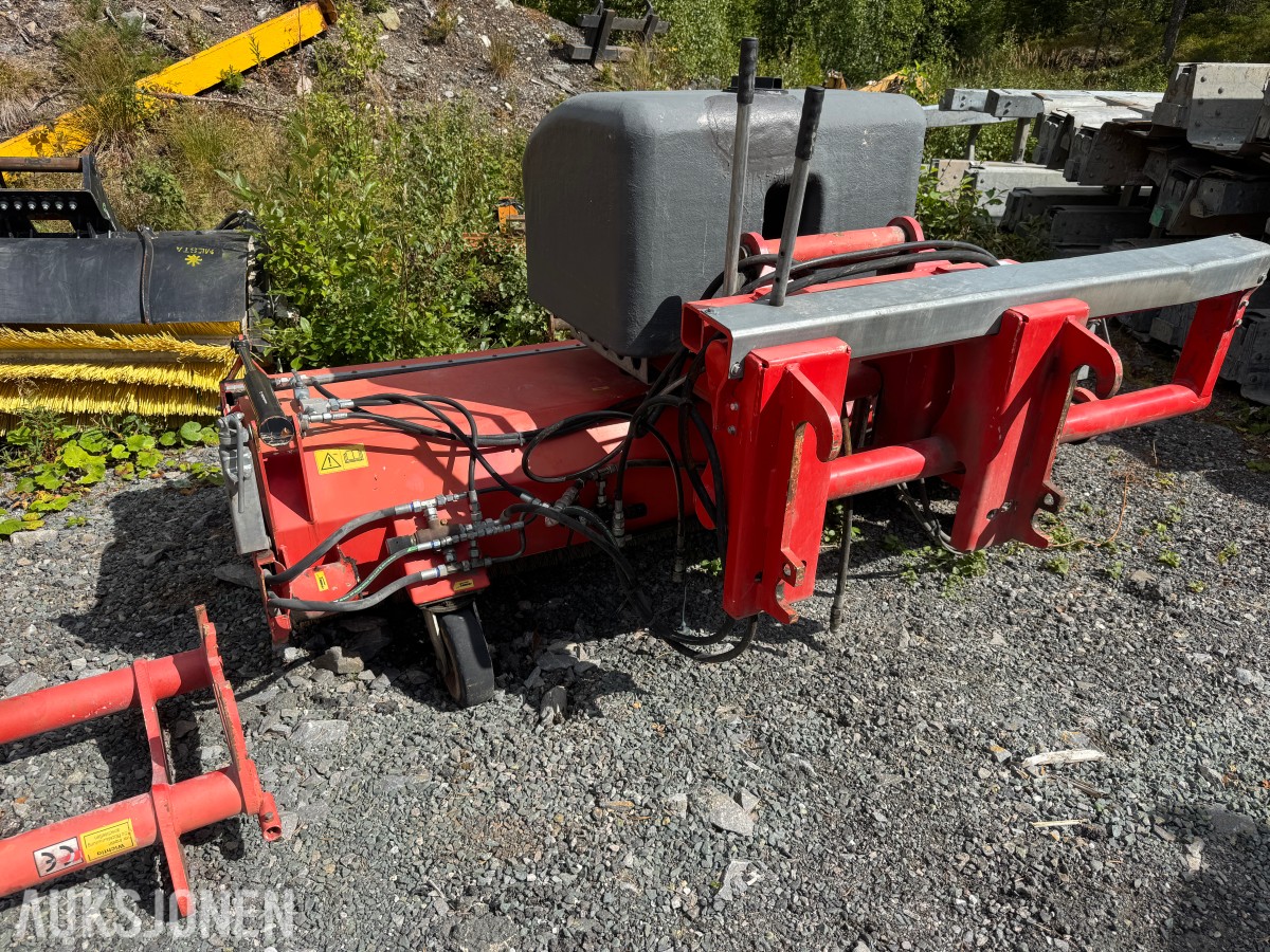 Ducker FKM 240 feiemaskin / kost med sidebørste