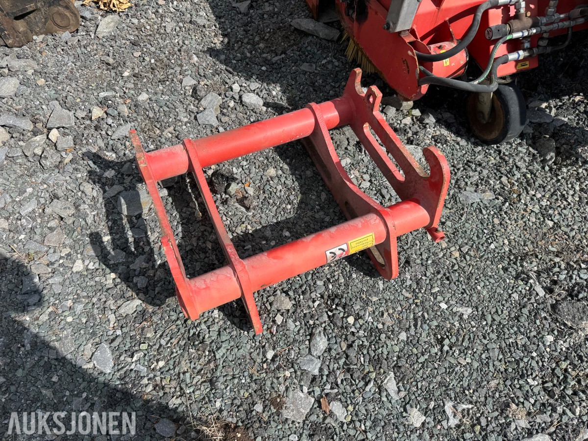 Ducker FKM 240 feiemaskin / kost med sidebørste