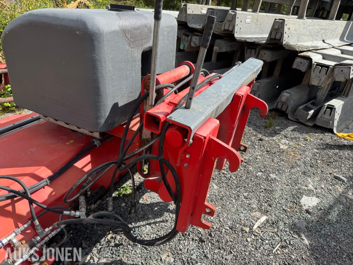 Ducker FKM 240 feiemaskin / kost med sidebørste