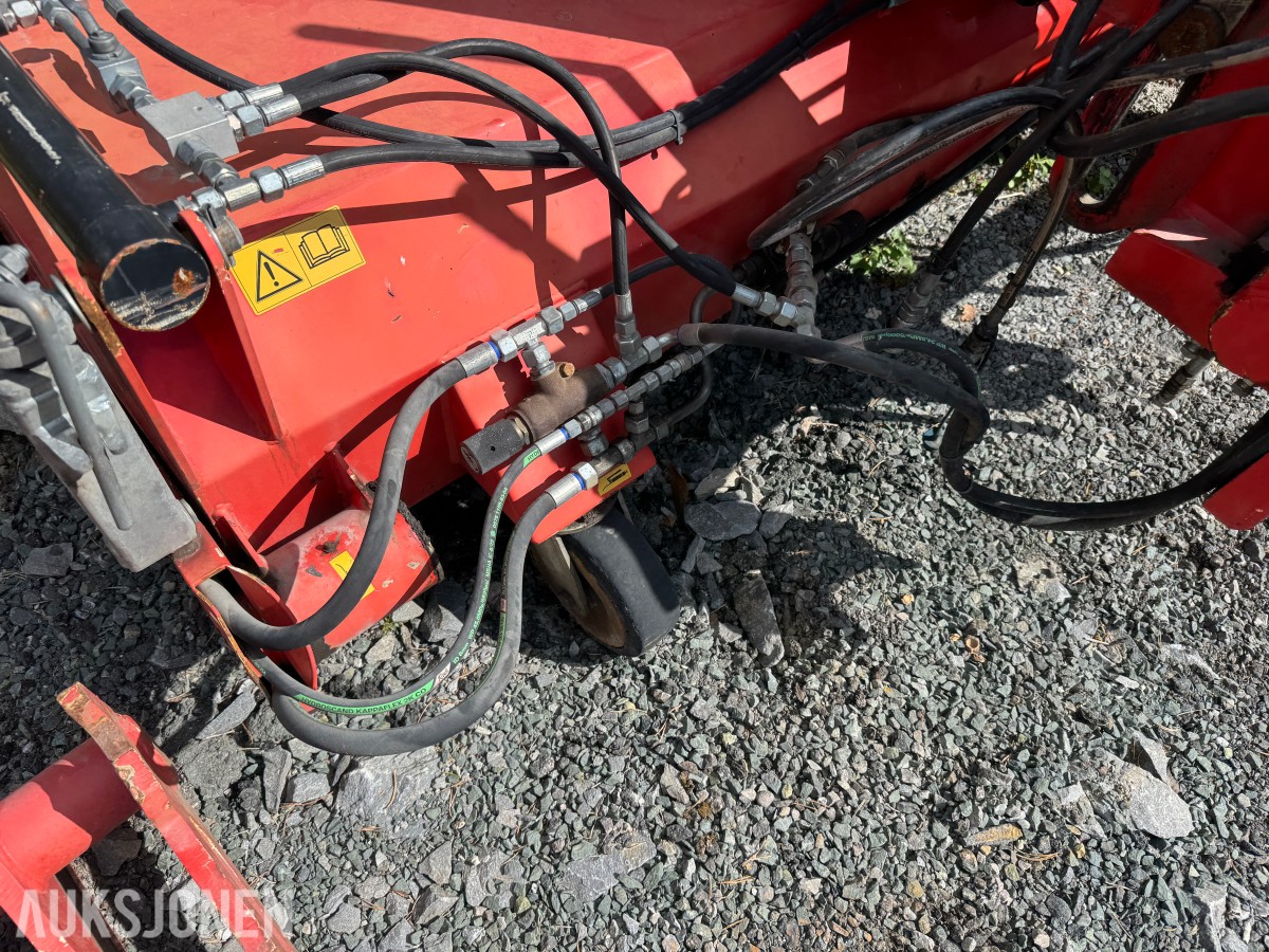 Ducker FKM 240 feiemaskin / kost med sidebørste