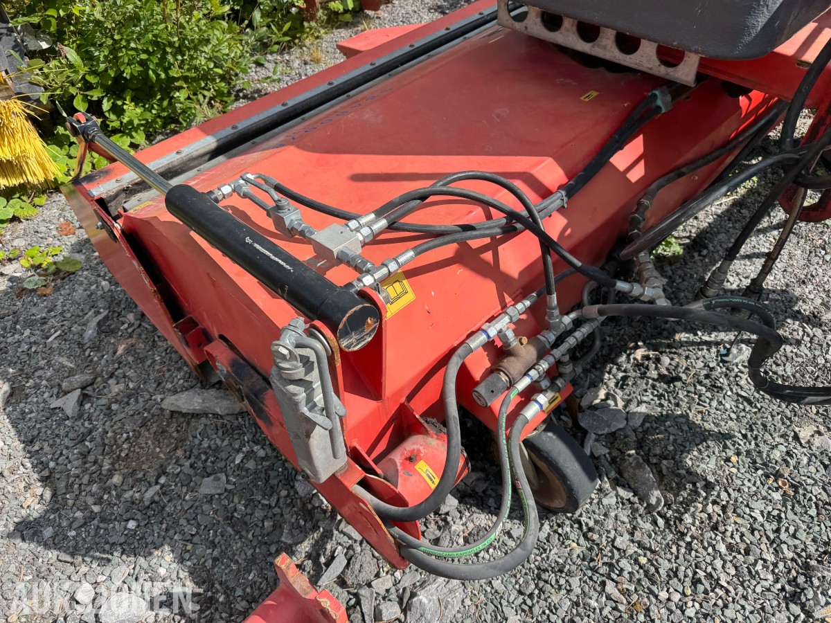 Ducker FKM 240 feiemaskin / kost med sidebørste