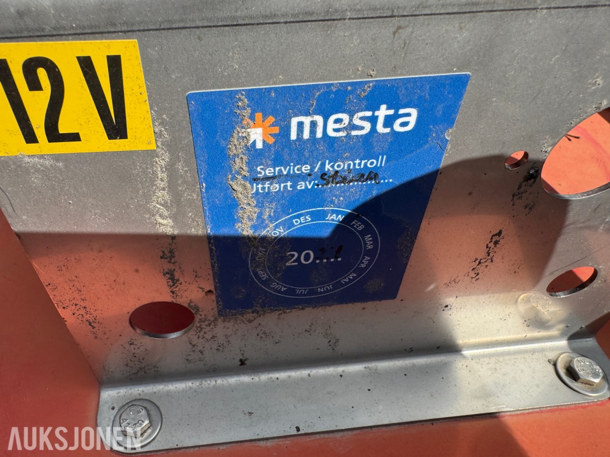 Ducker FKM 240 feiemaskin / kost med sidebørste