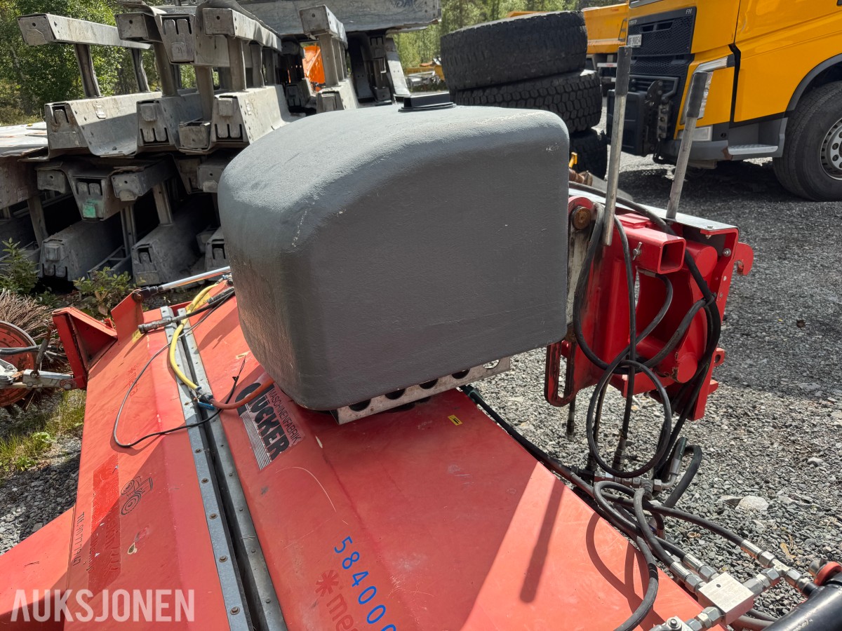 Ducker FKM 240 feiemaskin / kost med sidebørste