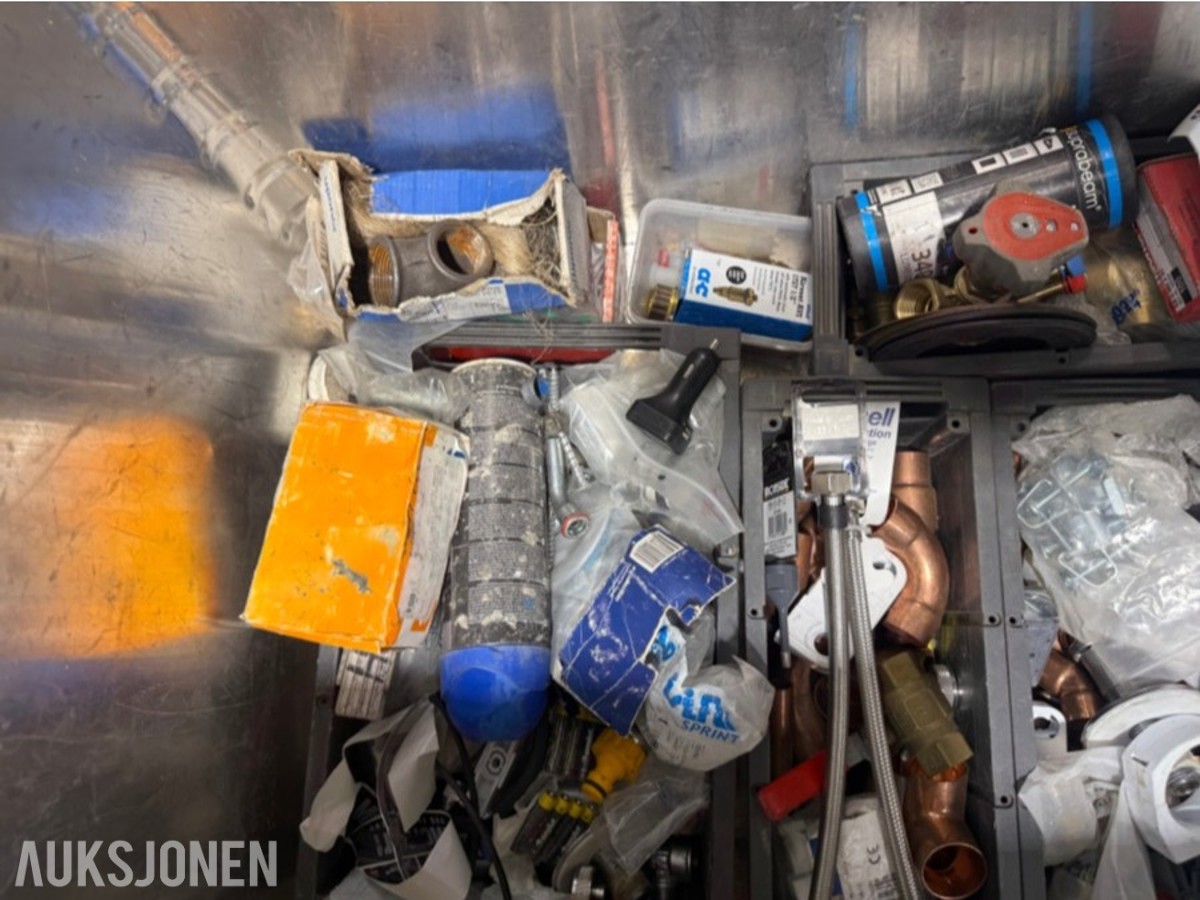 VVS- og festemateriell – Hilti, presskoblinger, rørklammer og aluminiumskassene 