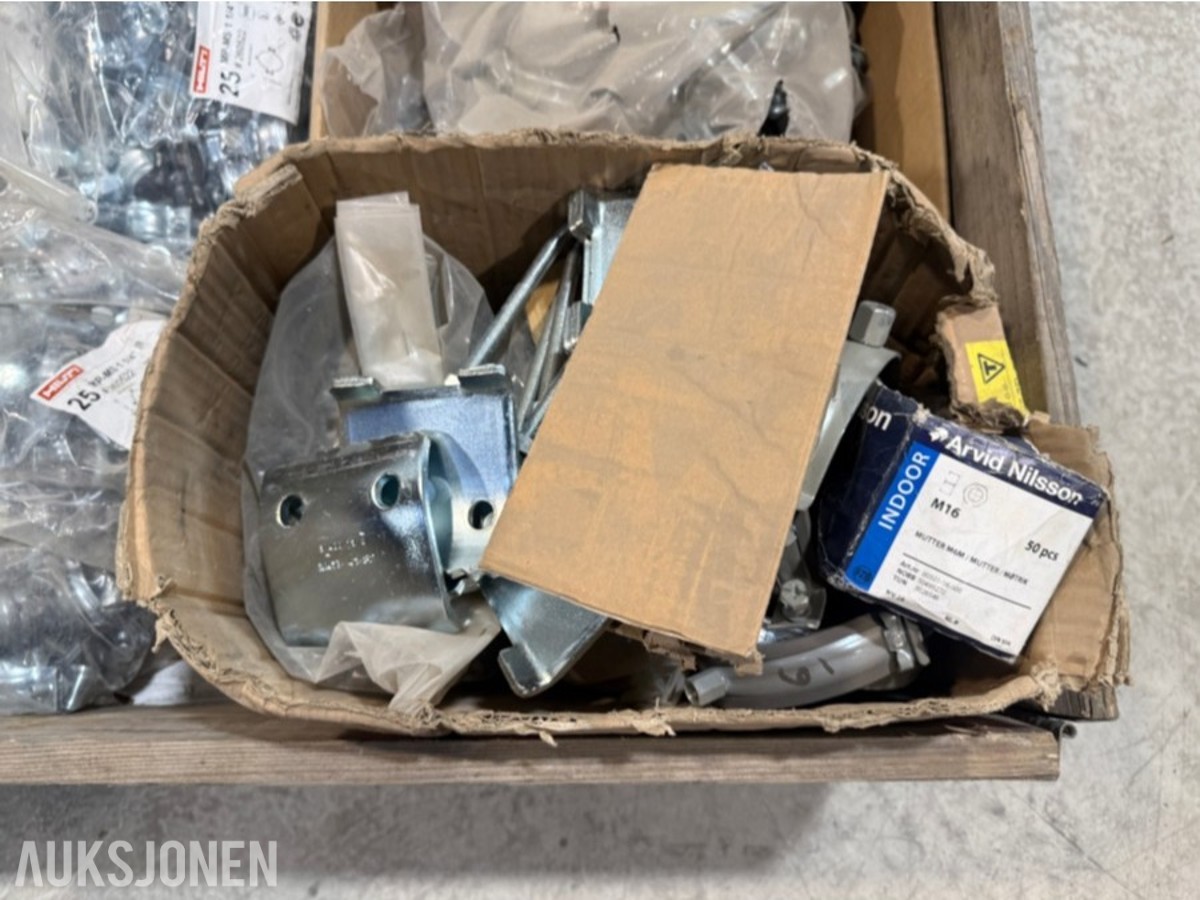 VVS- og festemateriell – Hilti, presskoblinger, rørklammer og aluminiumskassene 