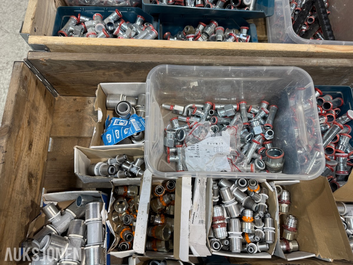 Parti med pressfittings og rørkoblinger