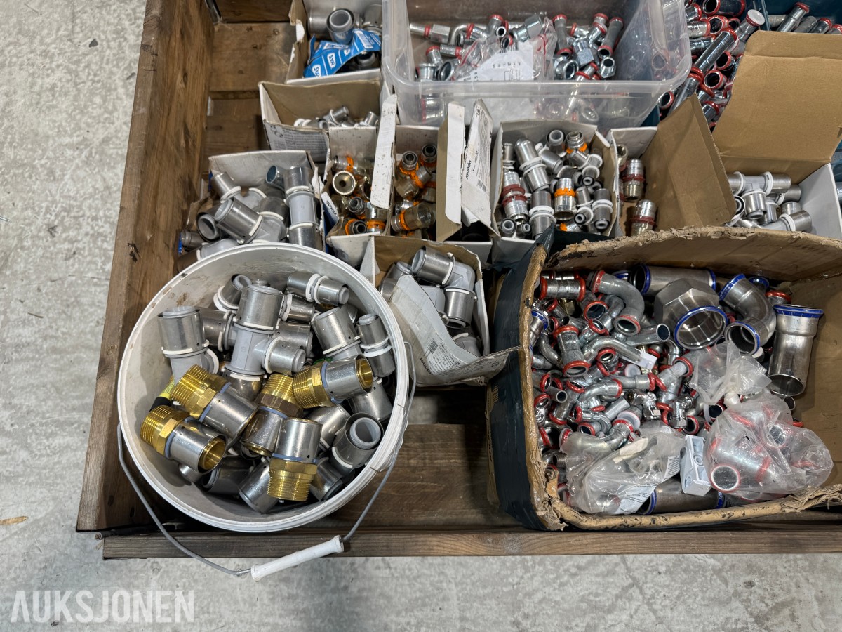 Parti med pressfittings og rørkoblinger