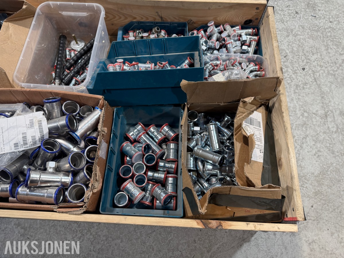 Parti med pressfittings og rørkoblinger