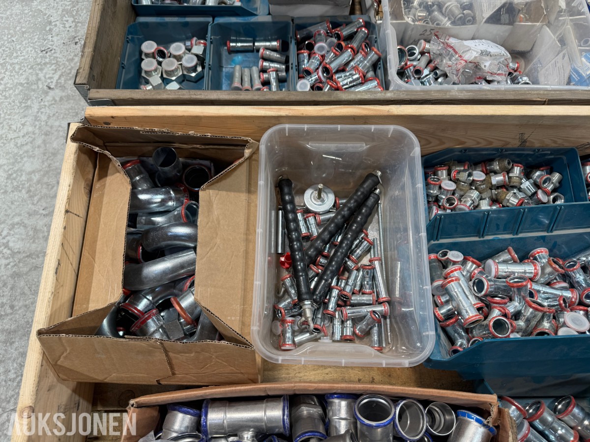 Parti med pressfittings og rørkoblinger