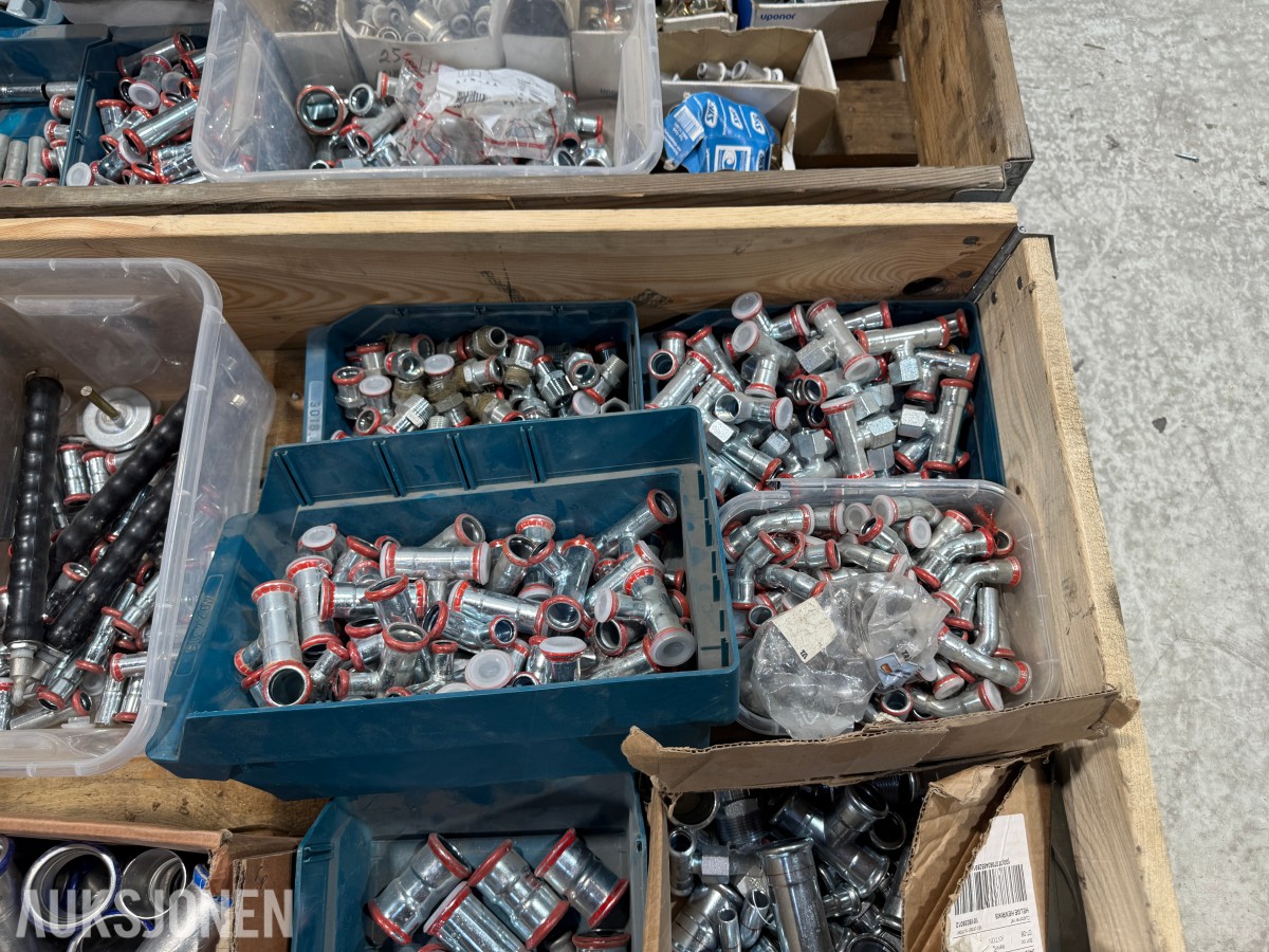 Parti med pressfittings og rørkoblinger
