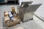 Parti VVS-materiell, rørdeler, koblinger og Zarges aluminiumskasser