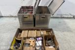 Parti med rørdeler, festemateriell og Zarges aluminiumskasser