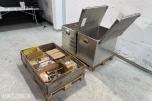 Parti med rørdeler, festemateriell og Zarges aluminiumskasser