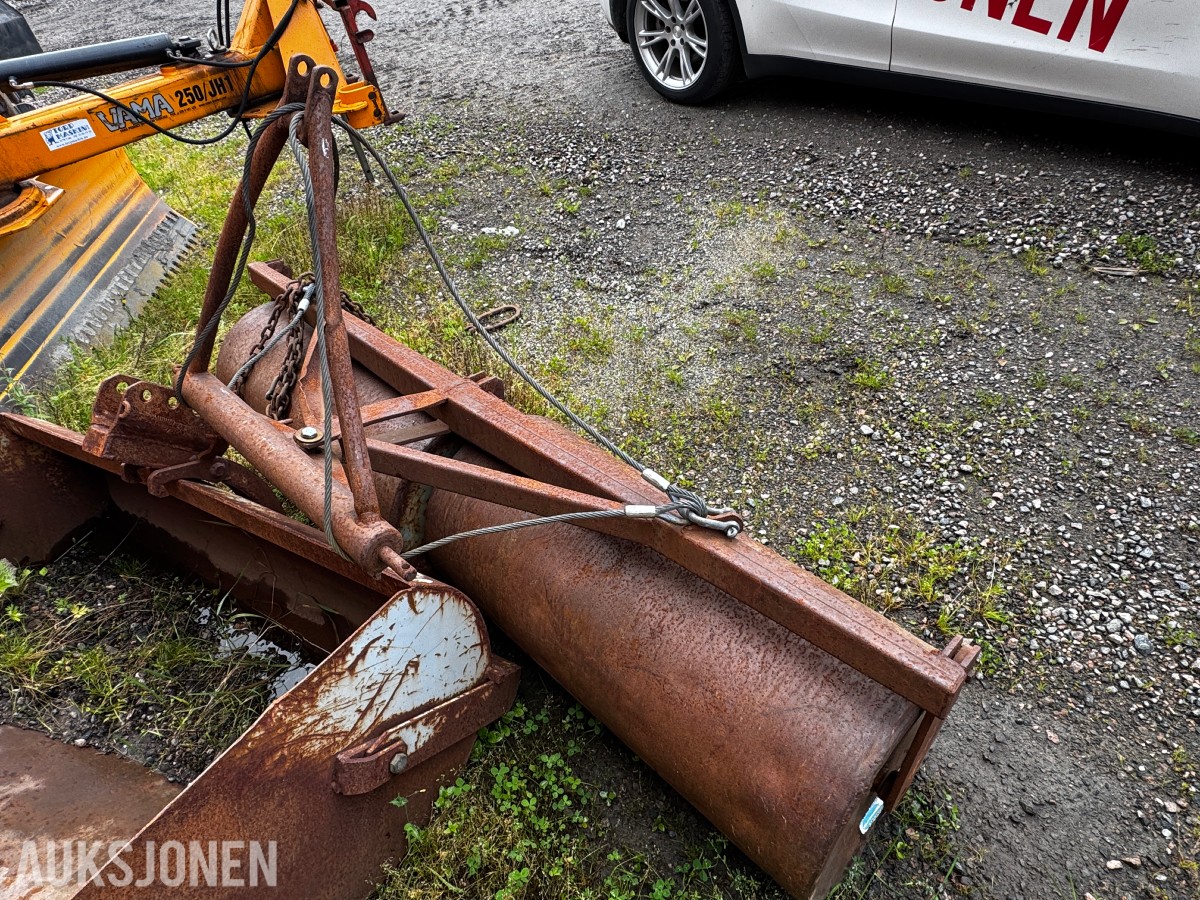 Åkerrull med trepunktsfeste bredde ca 210 cm