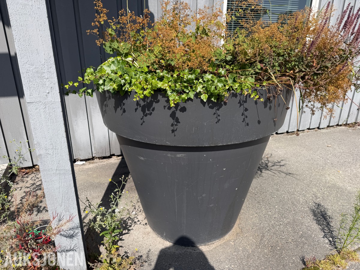 STOR PLANTEKASSE / BLOMSTERPOTTE I PLAST – CA 116 CM DIAMETER