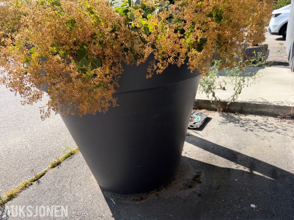 STOR PLANTEKASSE / BLOMSTERPOTTE I PLAST – CA 116 CM DIAMETER