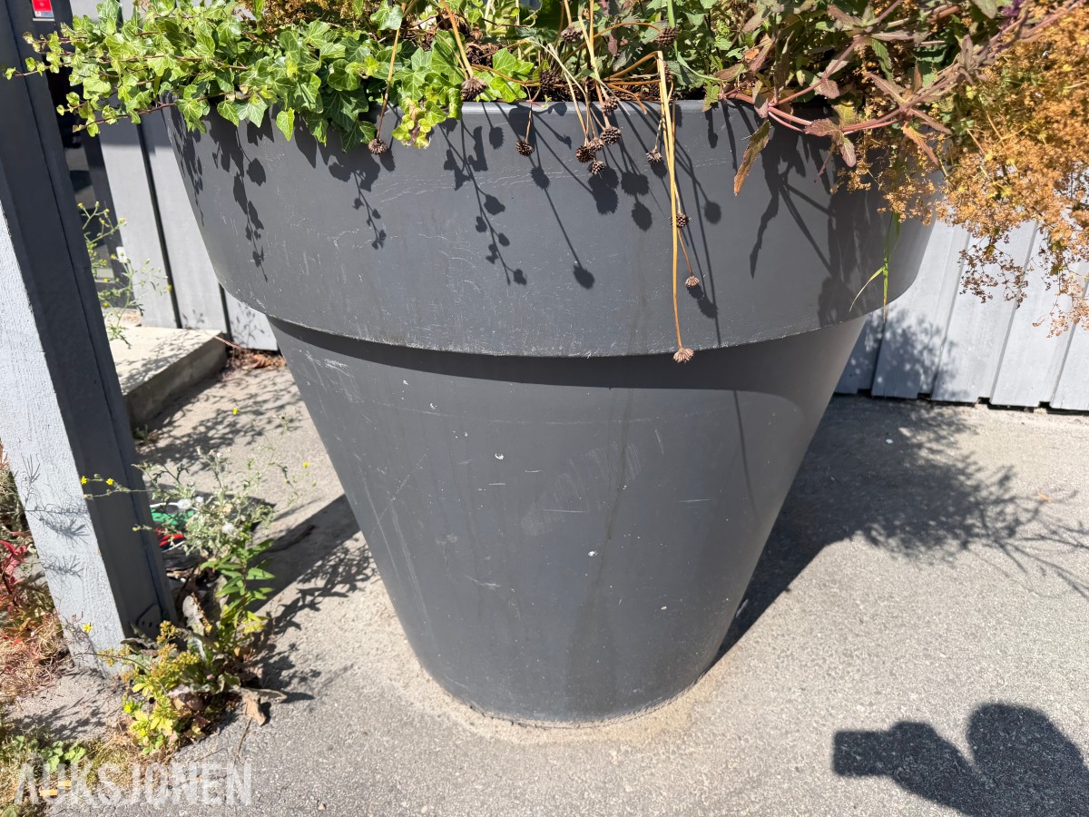 STOR PLANTEKASSE / BLOMSTERPOTTE I PLAST – CA 116 CM DIAMETER