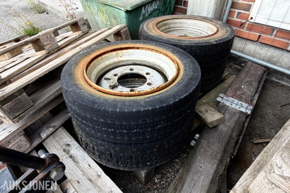 FELGER MED DEKK TIL FEIEBIL – MICHELIN 205 / 65 R15 – 4 STK