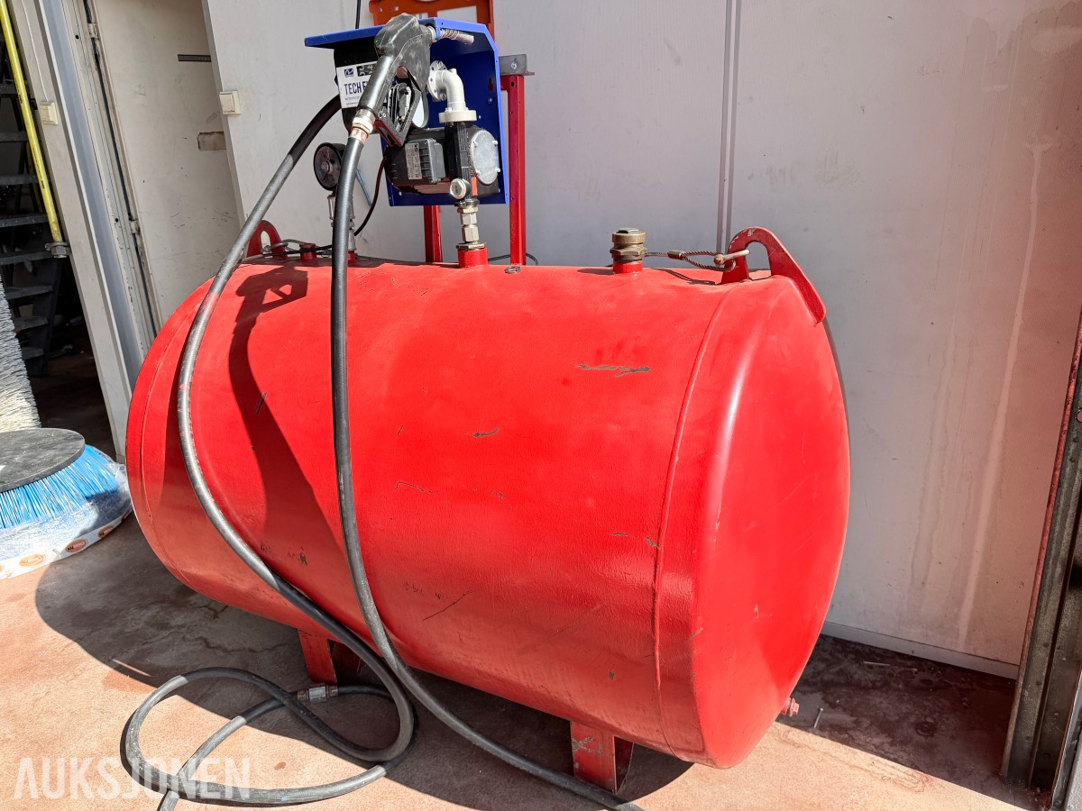 DIESELTANK MED ADAM PUMPS TECH FLOW 3C PUMPEANLEGG