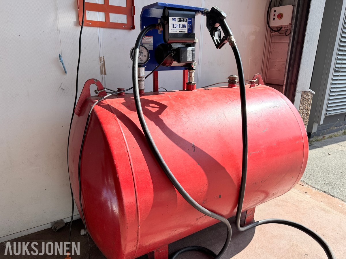 DIESELTANK MED ADAM PUMPS TECH FLOW 3C PUMPEANLEGG