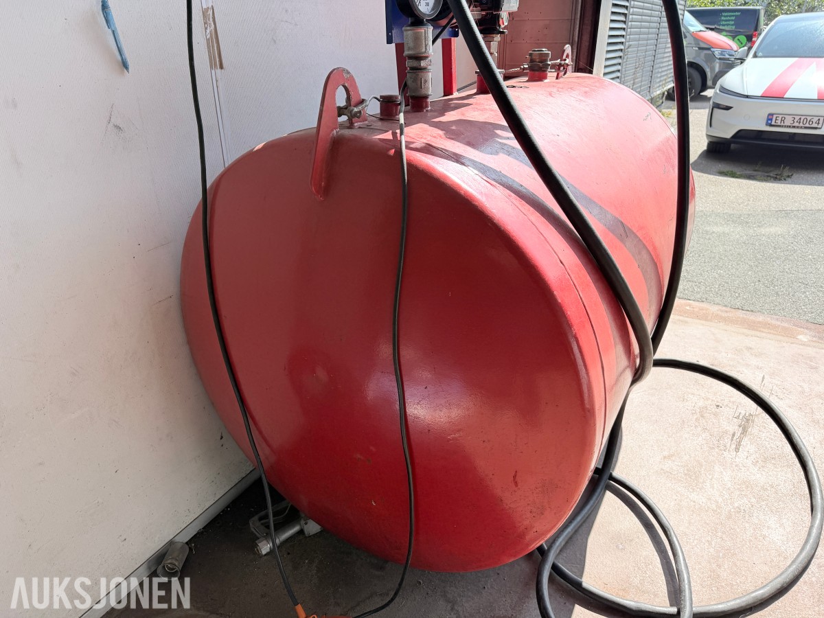 DIESELTANK MED ADAM PUMPS TECH FLOW 3C PUMPEANLEGG