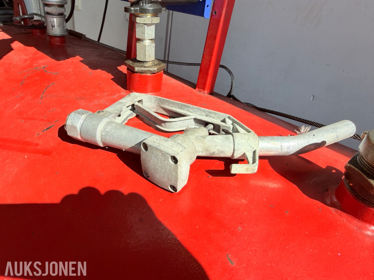 DIESELTANK MED ADAM PUMPS TECH FLOW 3C PUMPEANLEGG