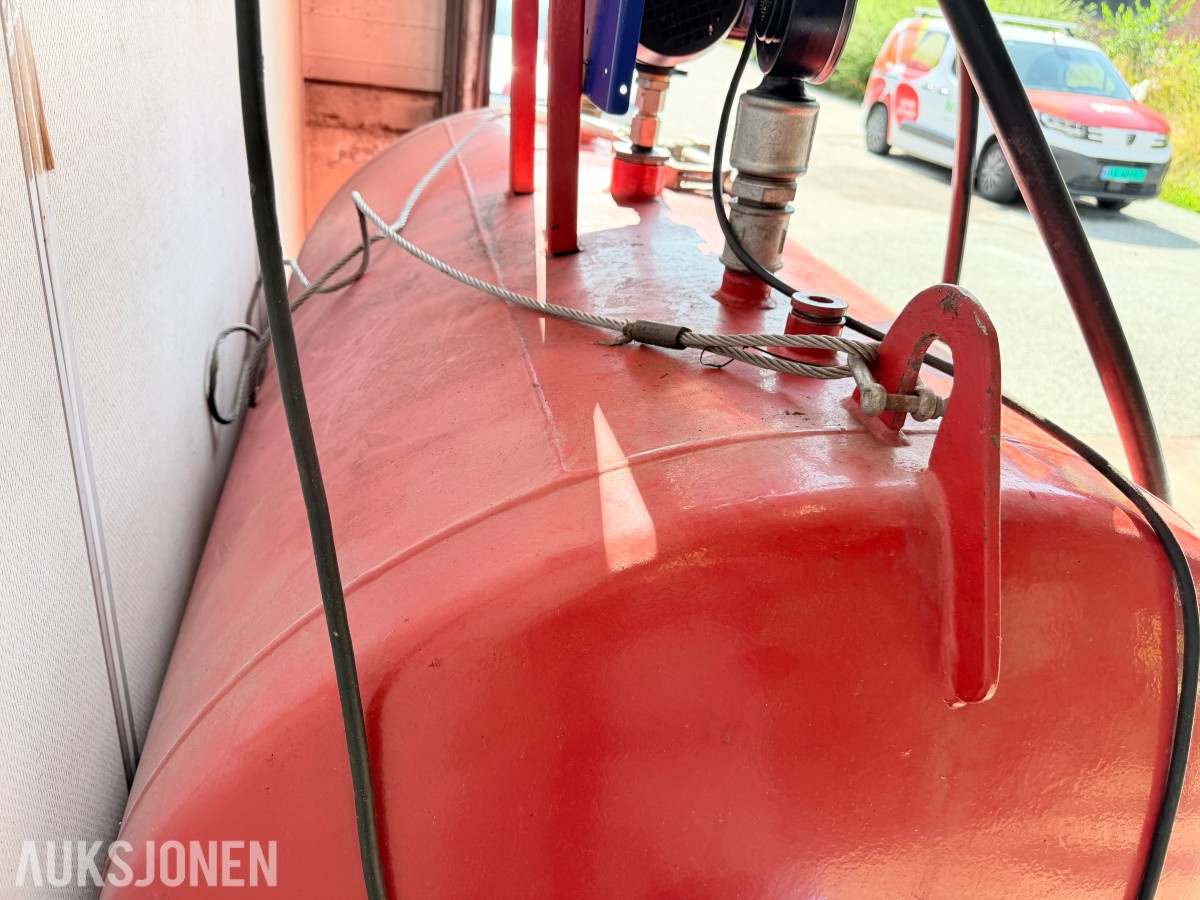 DIESELTANK MED ADAM PUMPS TECH FLOW 3C PUMPEANLEGG